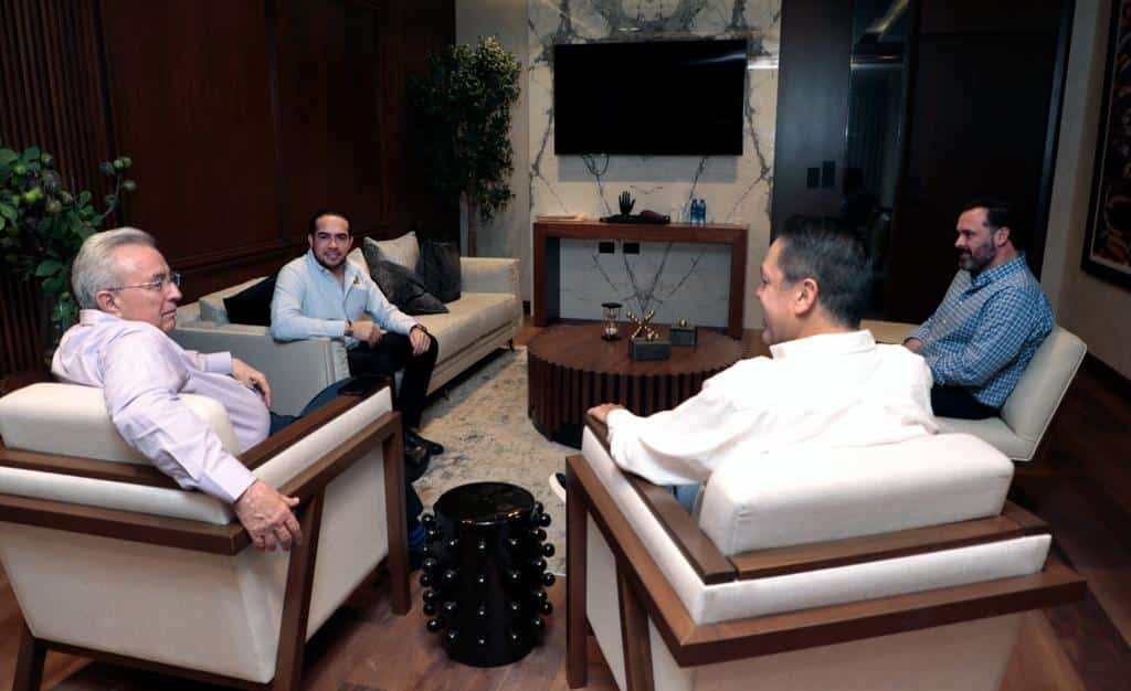 RUBÉN ROCHA MOYA SE REÚNE CON el secretario general del Sindicato de Trabajadores al Servicio del Estado, Michel Benítez Uriarte, secretario de Administración y Finanzas, Enrique Díaz Vega y el subsecretario de Administración, Juan Carlos Vizcarra.