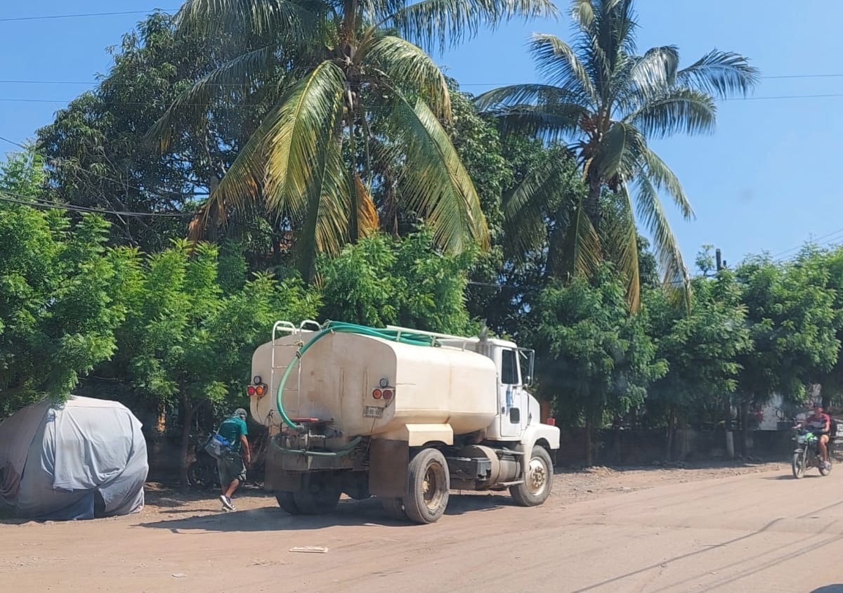 Pipa transportadora de agua potable