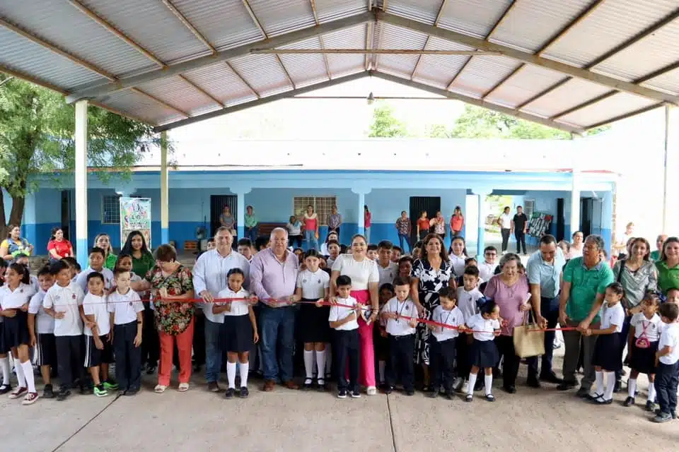 Alumnos de la Escuela Primaria Venustiano Carranza inauguran la rehabilitación del plantel