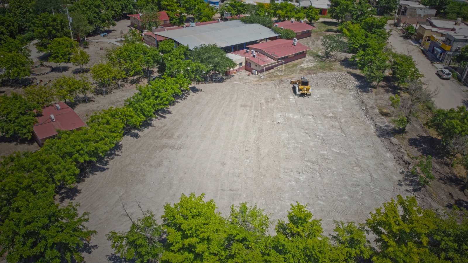 Vista aérea del campo de futbol de la escuela primaria Club Activo 20-30