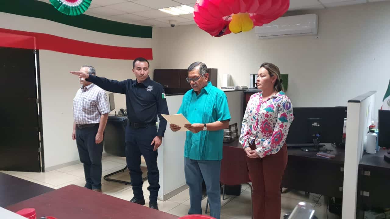 Jesús Manuel Gastelo Hermosillo en toma de protesta bajo el cargo de director de Servicios de Protección