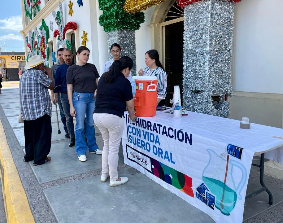 Módulo de hidratación en las afueras del Palacio Municipal