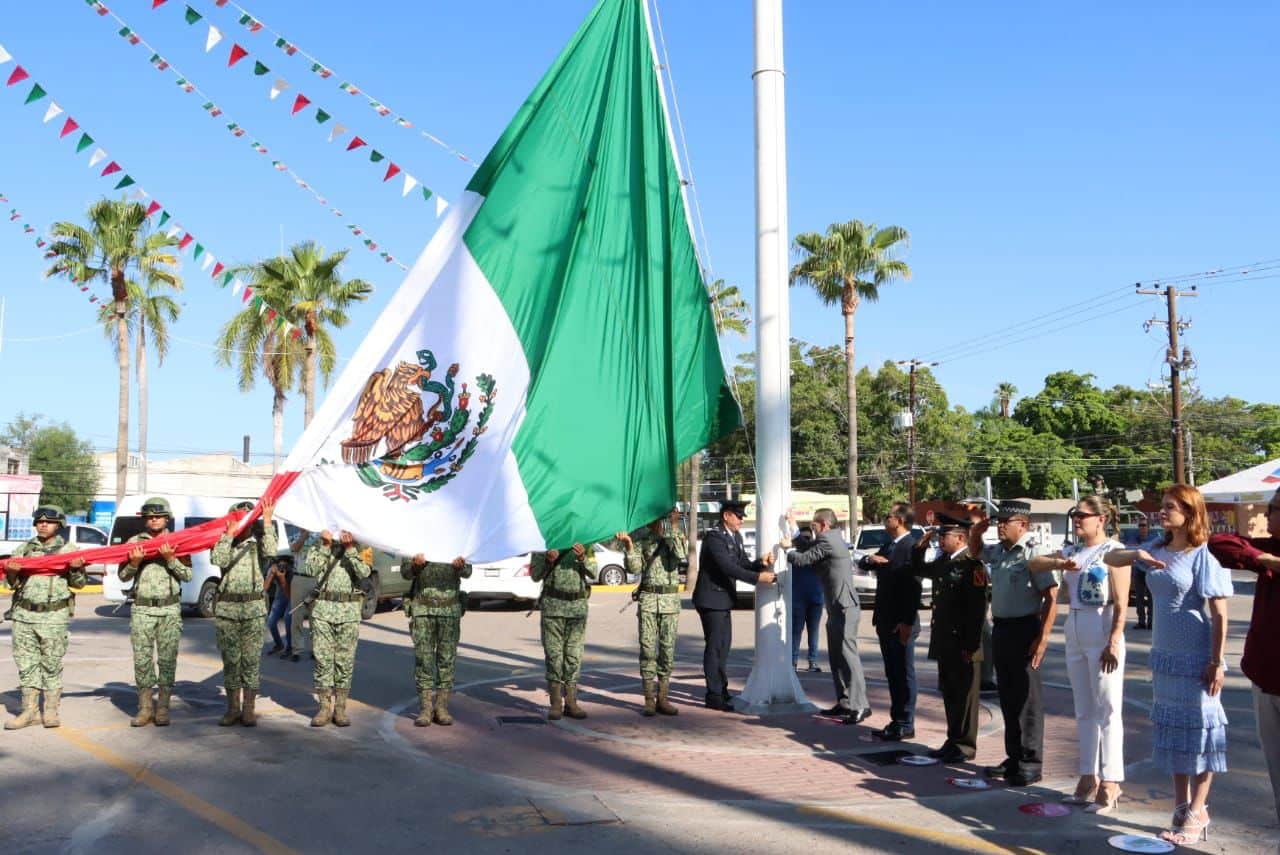 Acto cívico (izamiento de bandera)