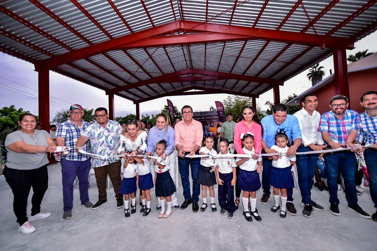 Édgar González Zataráin entregó obras y apoyos en la zona rural.