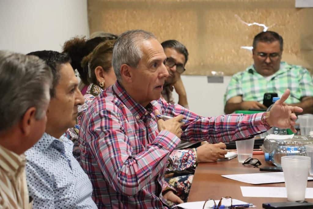 Alcalde de Ahome y vecinos de El Carrizo