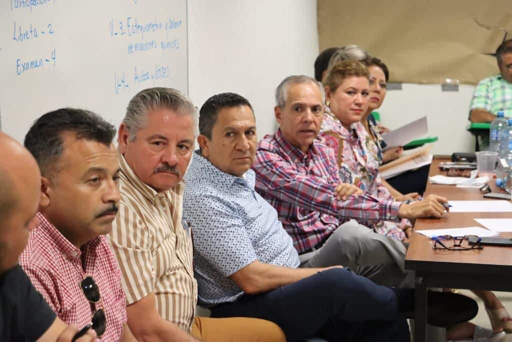 Alcalde de Ahome y vecinos de El Carrizo