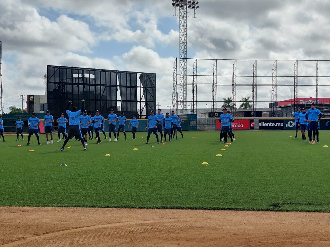 Algodoneros de Guasave entrenando