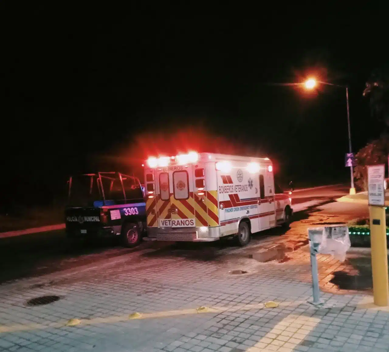 Ambulancia y policía estatal