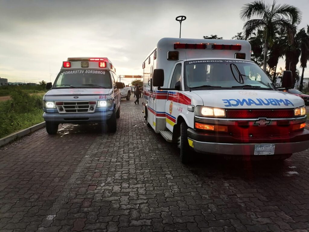 Ambulancias tras accidente de patrulla