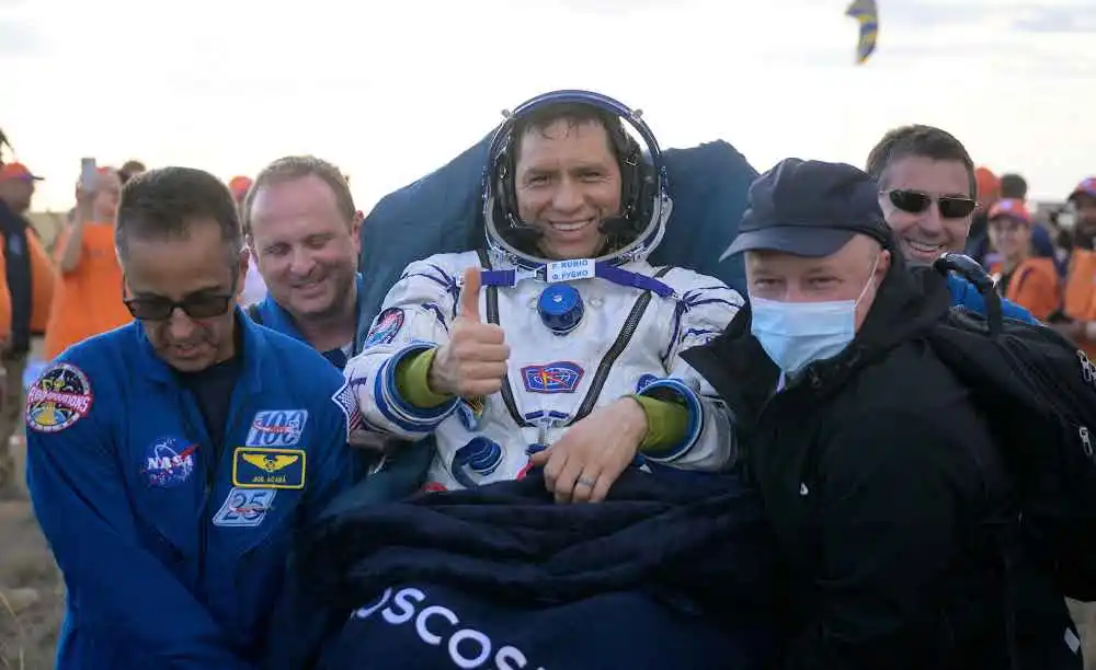 Astronauta de la NASA Frank Rubio vuelve a la Tierra