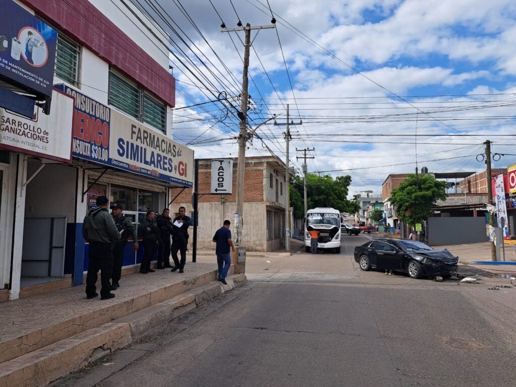 Auto Malibú Negro choque Culiacán