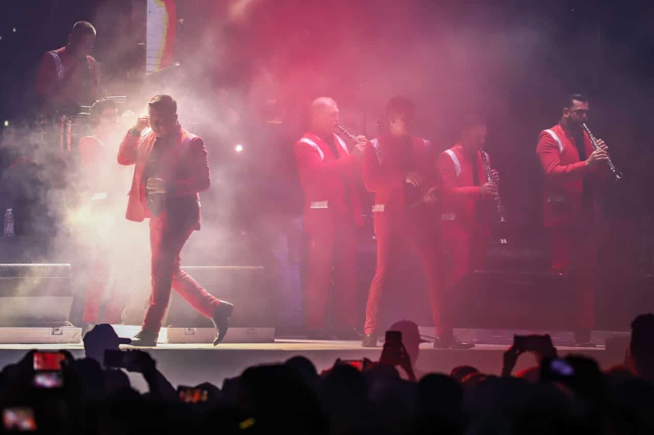 La Arrolladora Banda Limón fue la protagonista indiscutible de la velada.