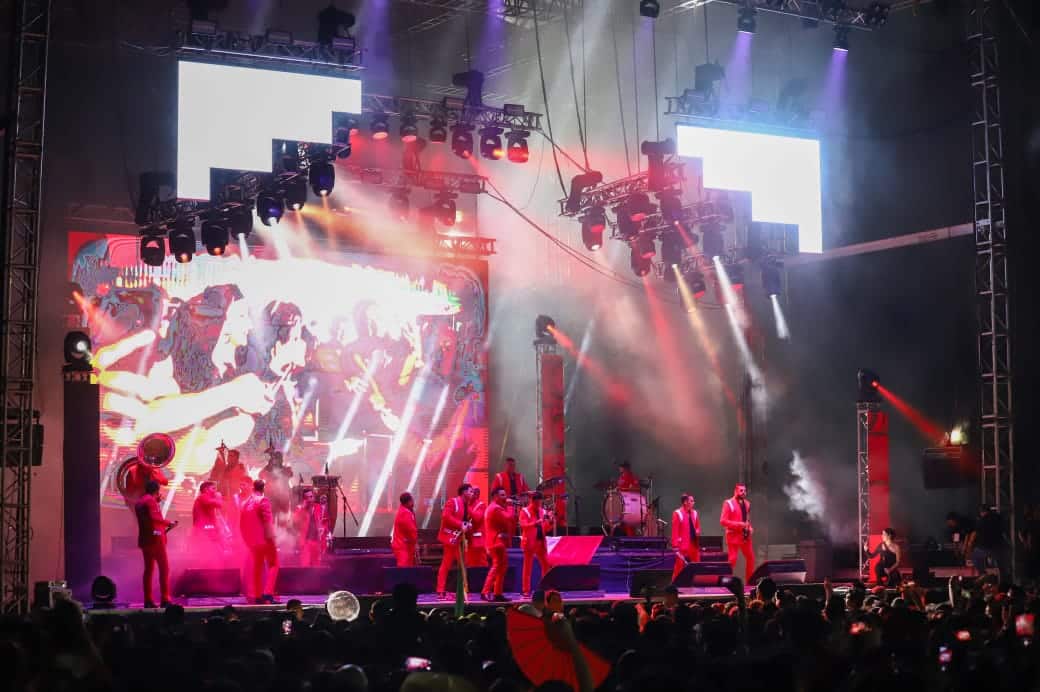 La gran noche mexicana terminó con el concierto de La Arrolladora Banda el Limón de René Camacho y Yuridia