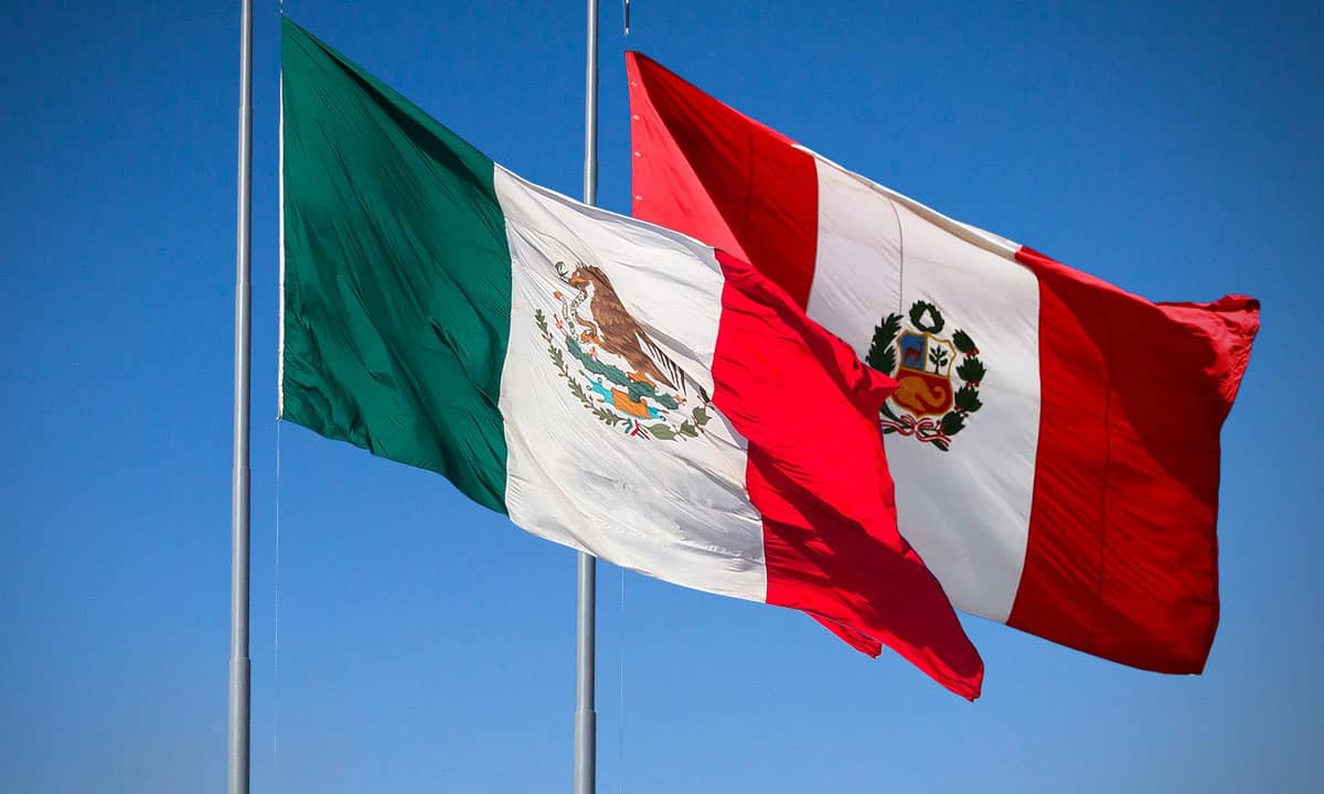 Bandera de México y Perú