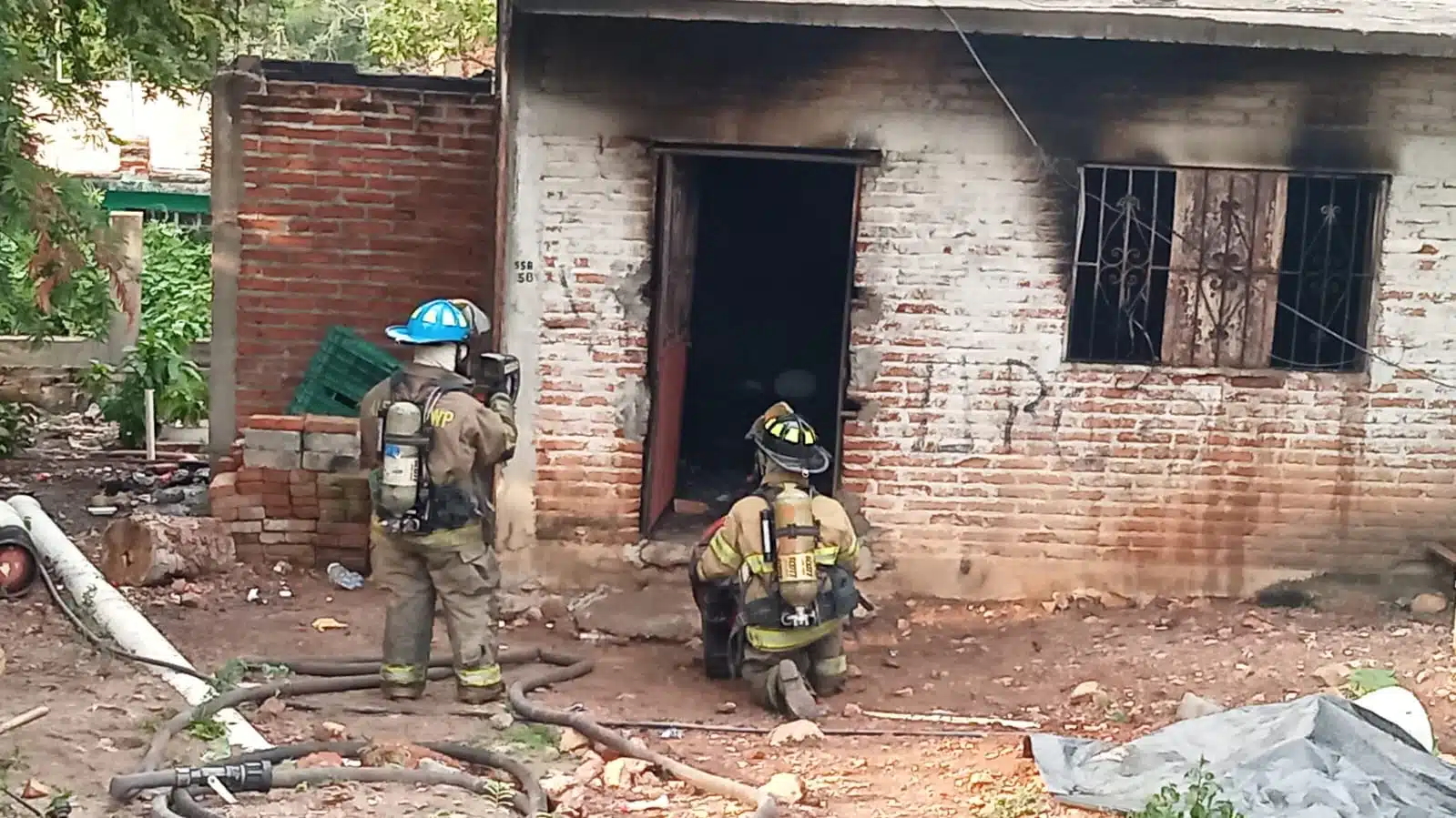 Bomberos atienden incendio en una casa de La Urraca