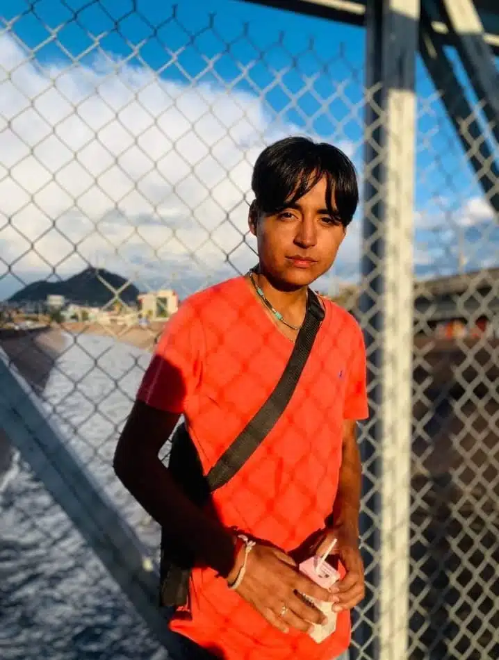 Una persona posando para una foto