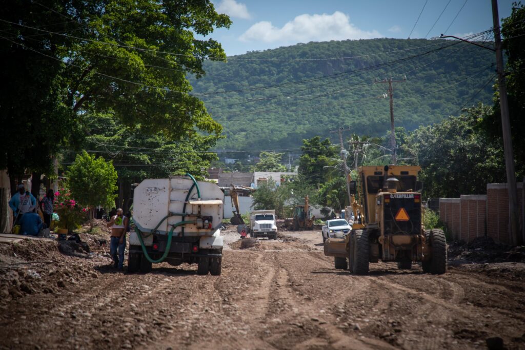 Dan banderazo a obras de pavimentación, en Culiacán.