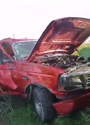 La camioneta marca Ford resultó severamente golpeada 