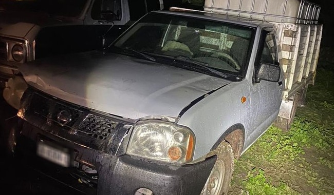 Camioneta de huachicoleros