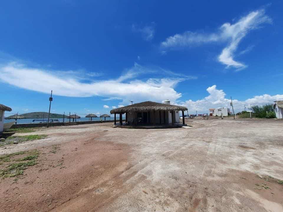 Casas tipo cabañas cerca del mar