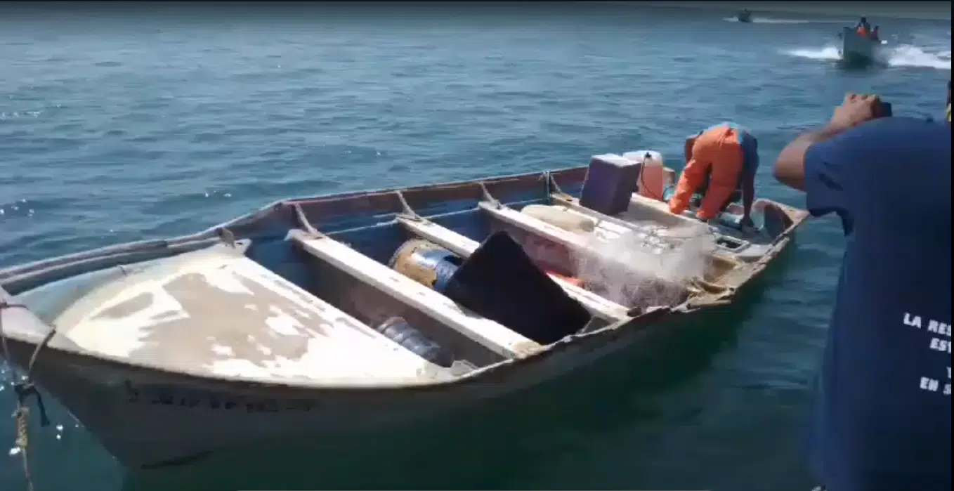 Habitantes de Las Lajitas rescatan la embarcación donde yace el cuerpo sin vida de Natanael