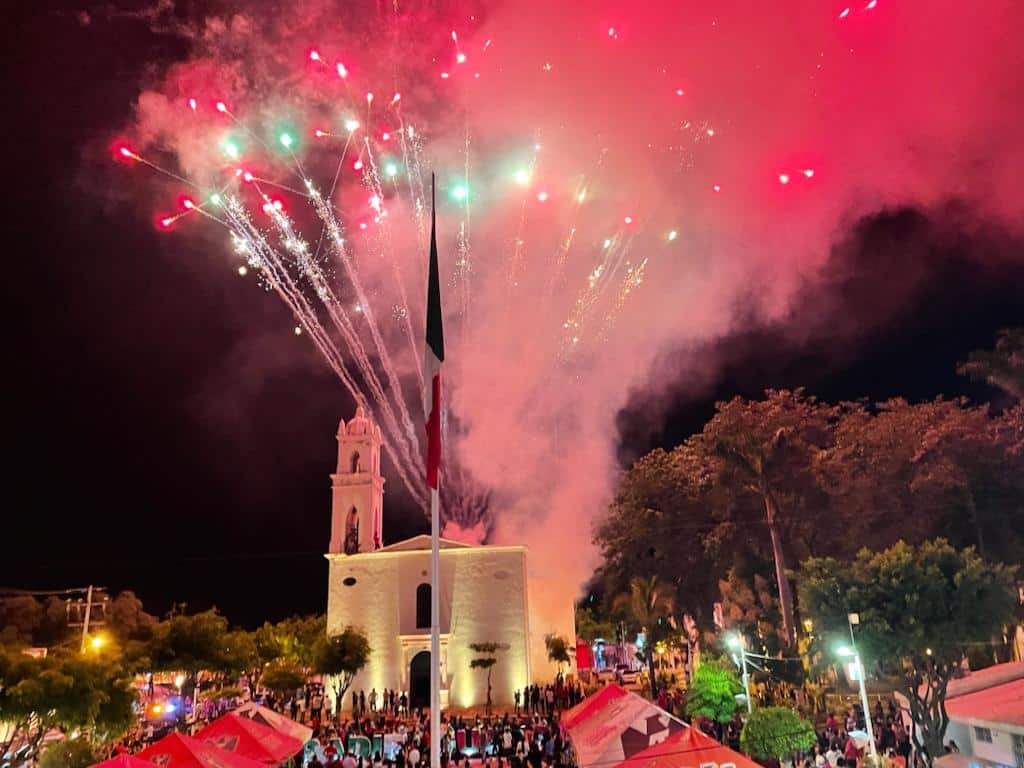Juegos pirotécnicos por fiestas patrias en Badiraguato