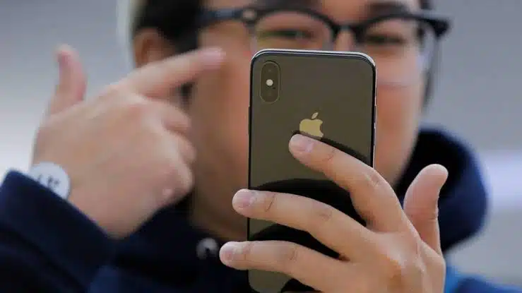 China prohíbe el uso de móviles iPhone durante el trabajo