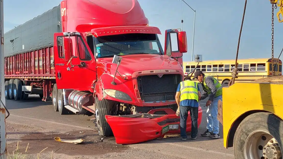 El accidente ocurrió sobre la carretera México 15 a la altura de la Universidad Autónoma de Occidente.