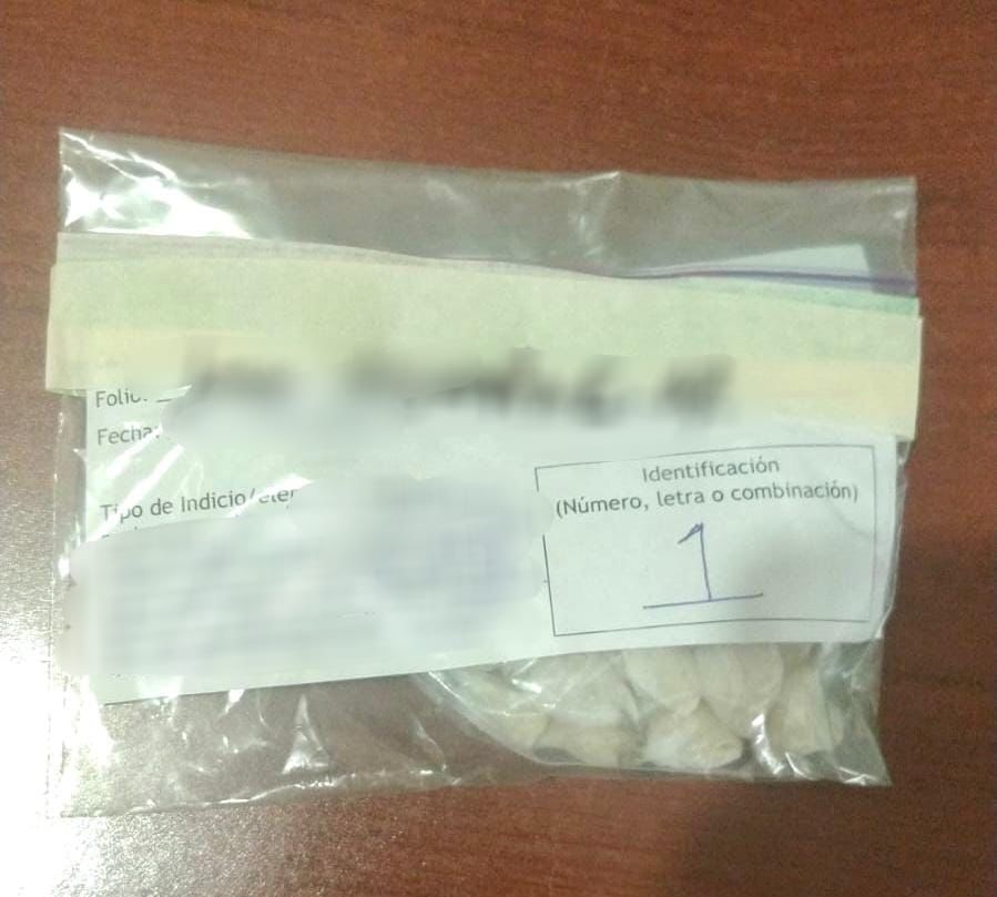 Bolsa con pastillas de droga