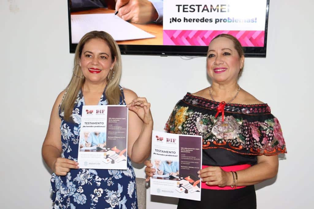 Eneyda Rocha Ruiz presidenta de DIF, María Teresa Apodaca Muñoz, presidenta de DIF Mazatlán.