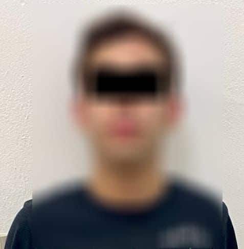 Persona con el rostro tapado