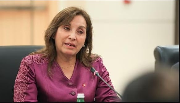 Dina Boluarte comparece ante la Fiscalía de Perú