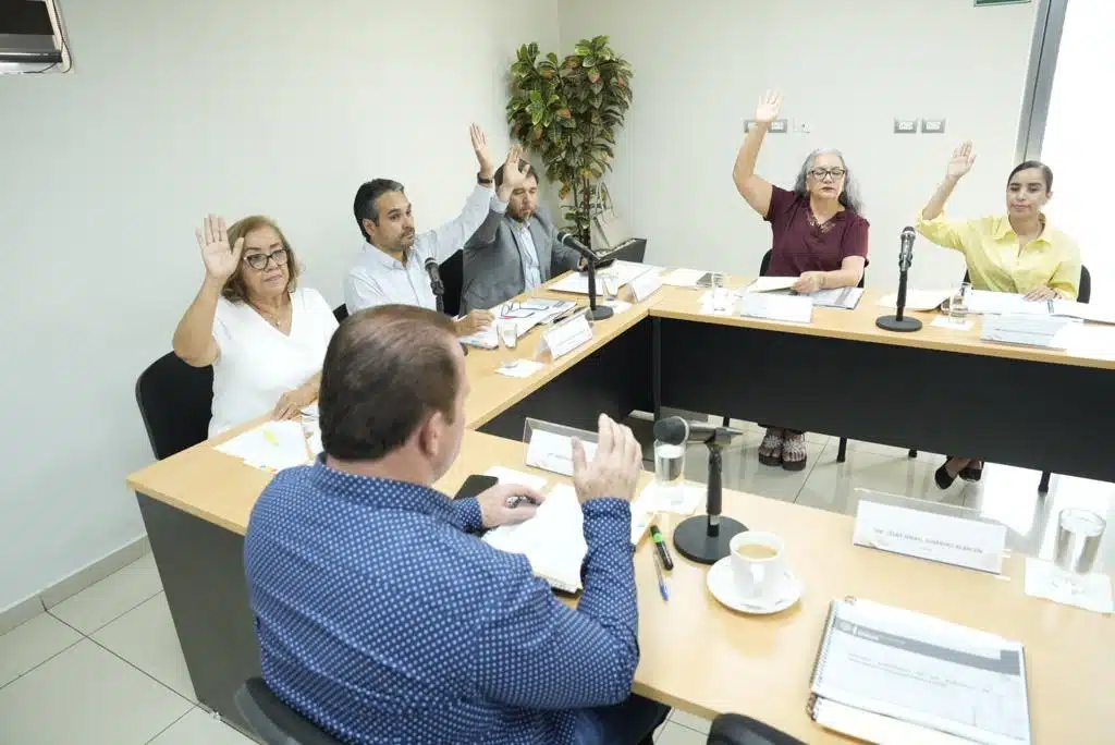 Diputados integrantes de la Comisión de Fiscalización del Congreso de Estado de Sinaloa