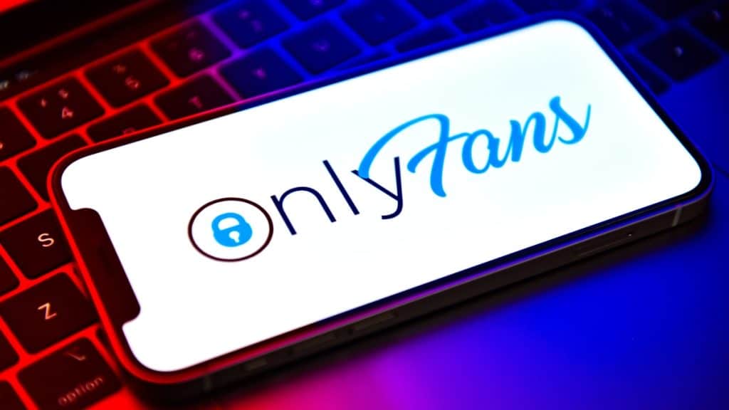 Doctora mexicana es despedida de su trabajo por abrir su página de OnlyFans
