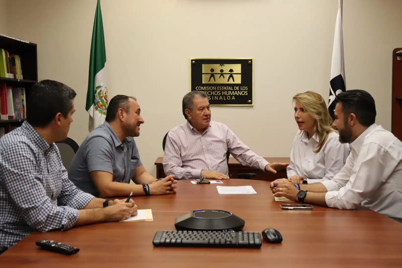 presidenta del Partido Acción Nacional (PAN) en el Estado, Roxana Rubio Valdez levantando queja en CEDH.