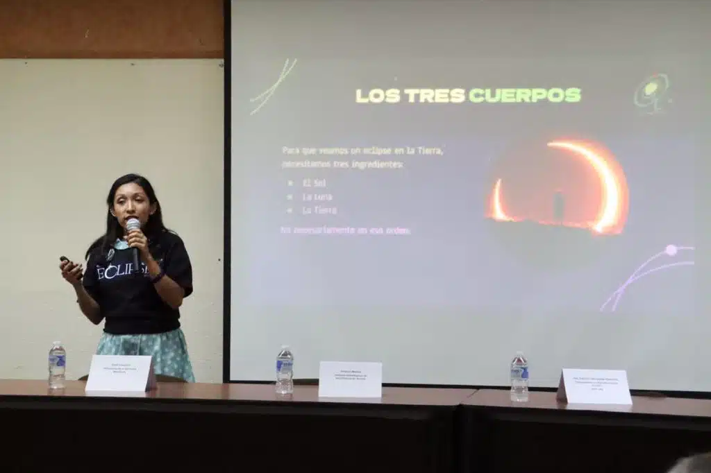 La astrofísica de la UNAM Patricia Hernández Reséndiz Trish impartió una conferencia.