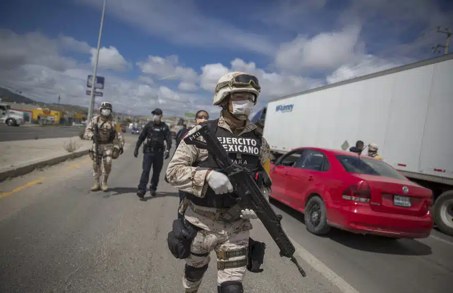 Elementos del Ejército Mexicano en calles de Tijuana