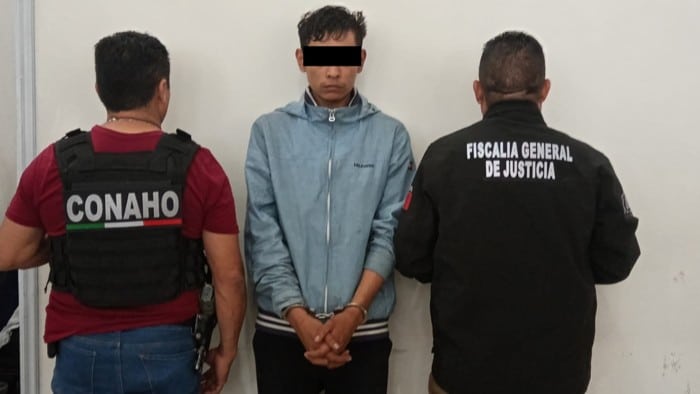 Hombre detenido por policías