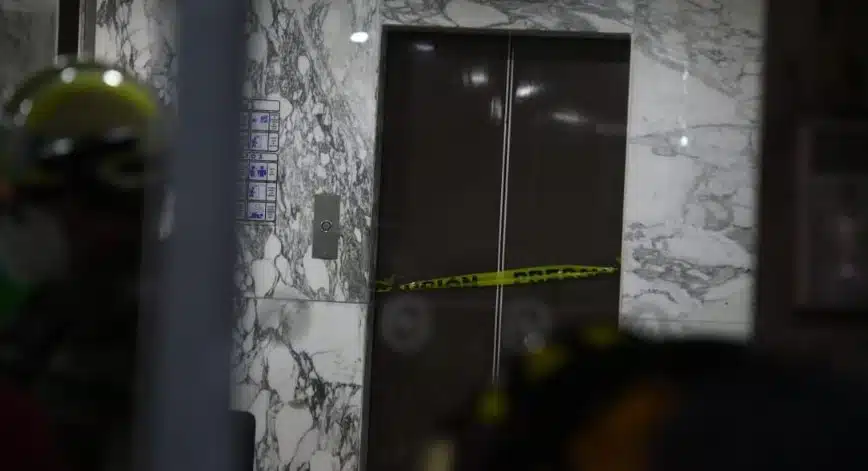 Personas quedan atrapadas en elevador del IMSS Veracruz
