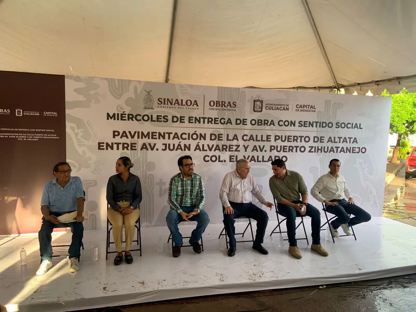 Evento de entrega de obra de pavimentación en El Vallado