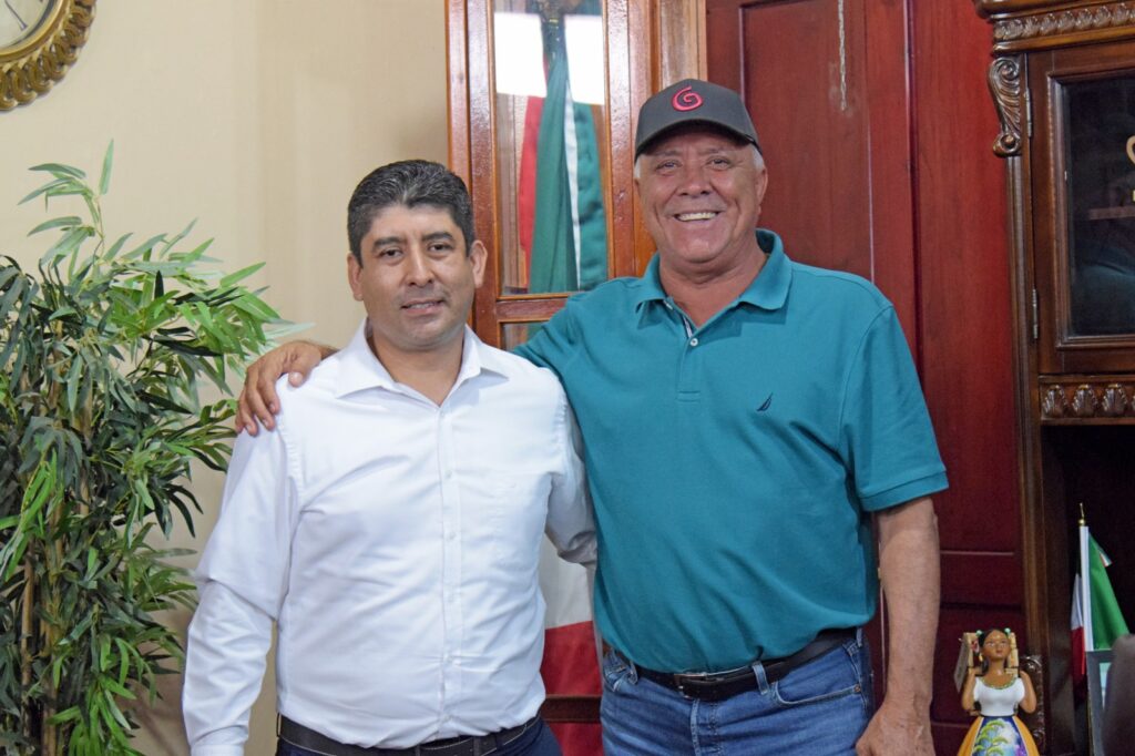 Reunión con la Comisión Federal de Electricidad y el alcalde Gildardo Leyva Ortega.