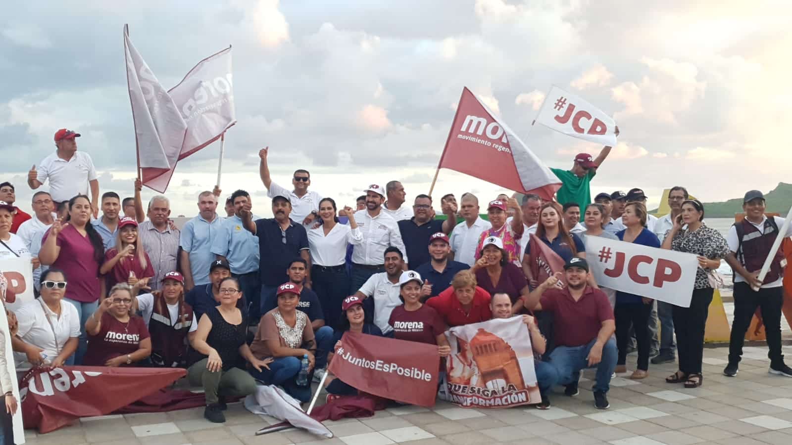 Decenas de personas celebraron el triunfo de Claudia Sheinbaum Pardo.