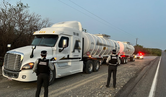 Tractocamión con doble remolque decomisado por la GN