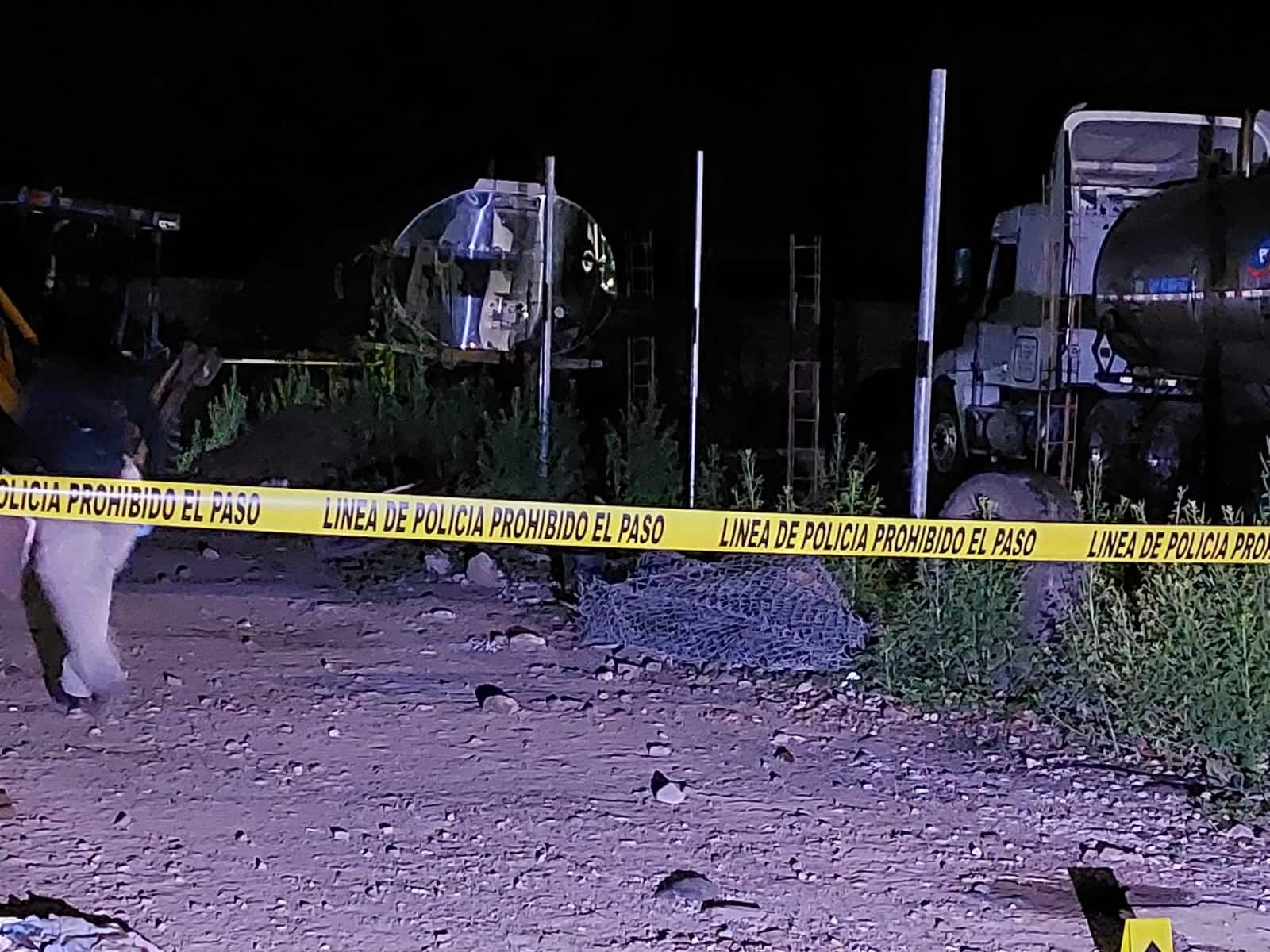Cinta amarilla delimitando el área de una escena de un crimen