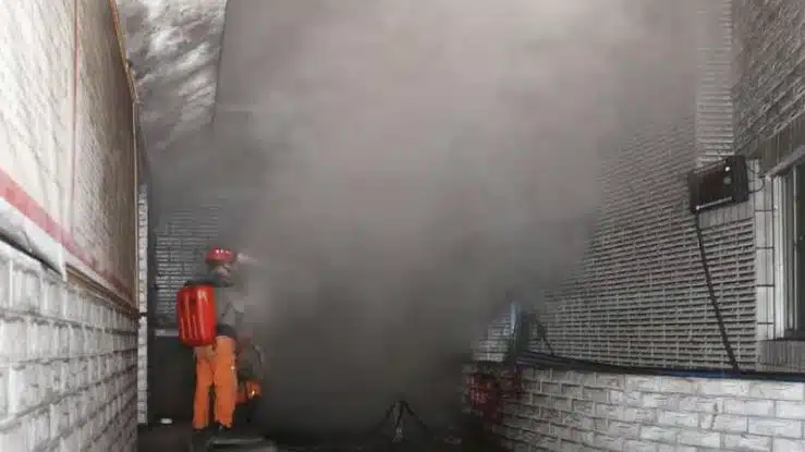 Incendio dentro de mina de carbón deja 16 muertos en China