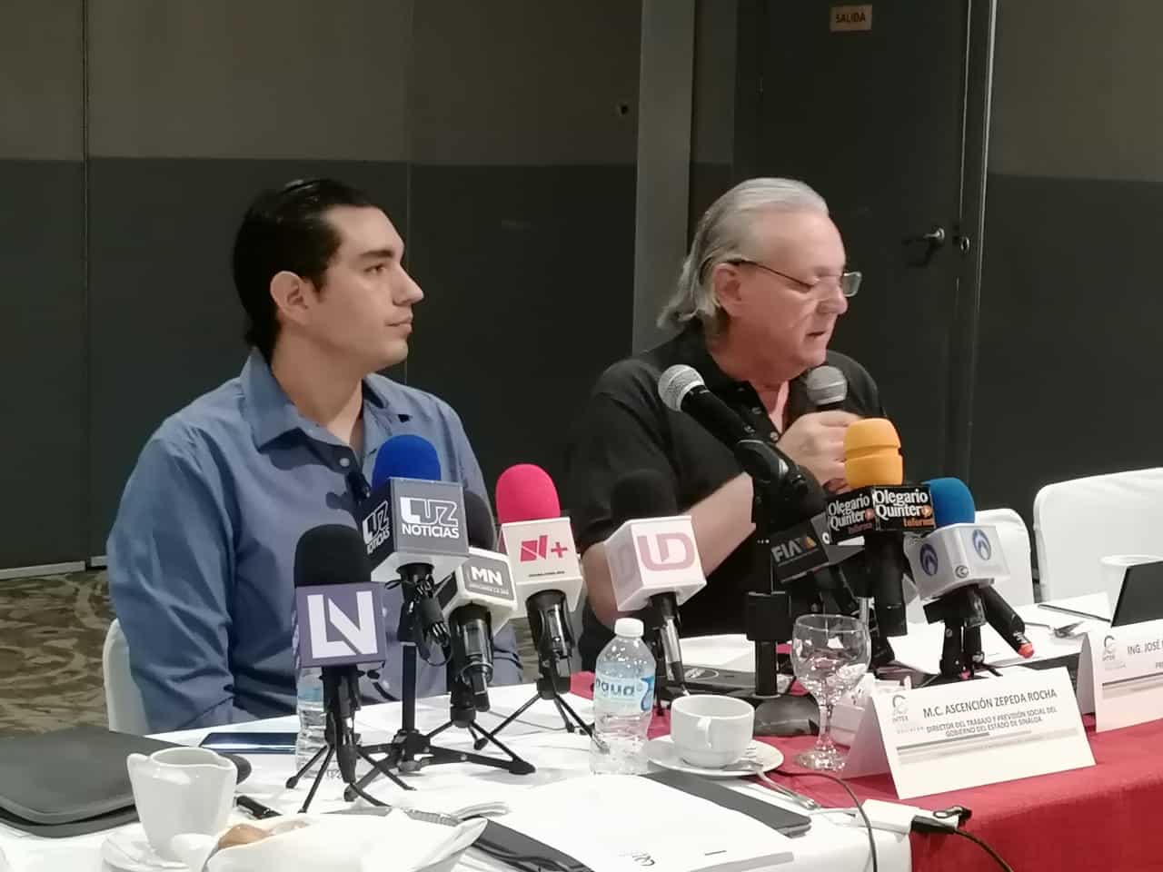 José Manuel de las Rivas Flores en confrerencia.
