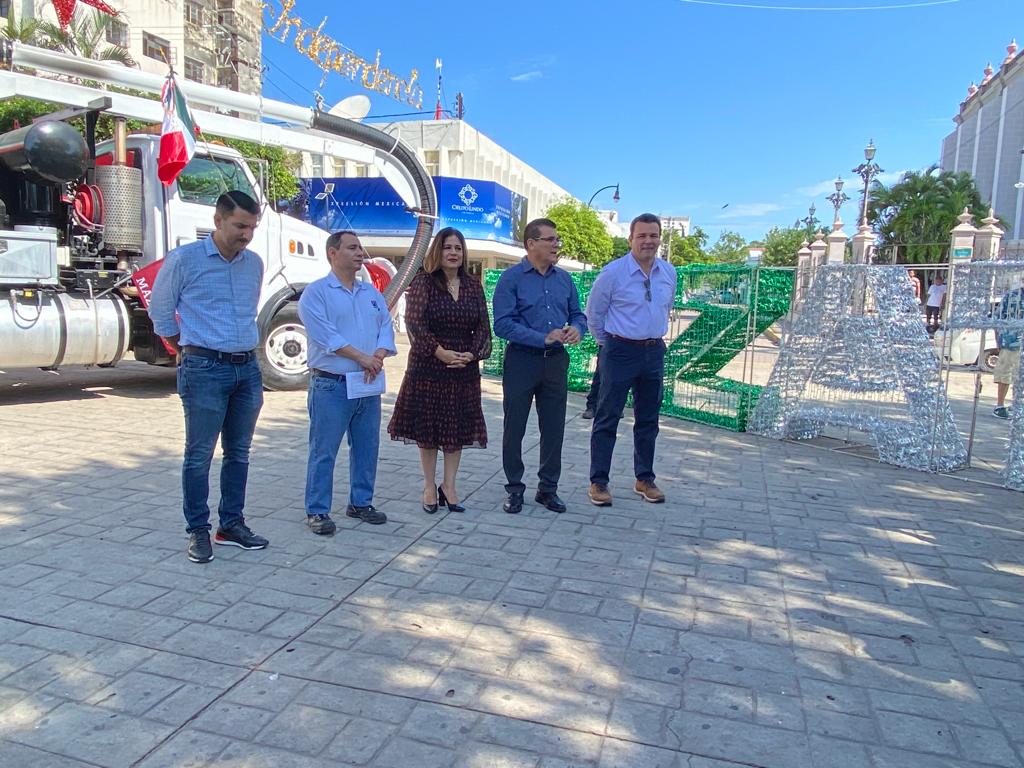 autoridades de Mazatlán parados