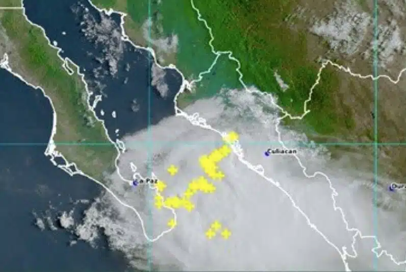 Una parte del mapa de México con extensas bandas nubosas cubriendo Sinaloa
