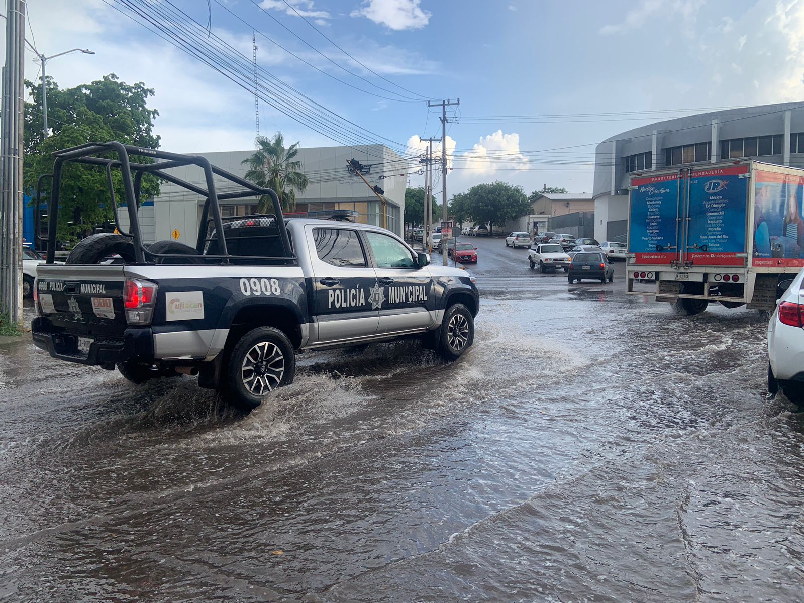 Tras las lluvias se registraron algunos encharcamientos en la ciudad.