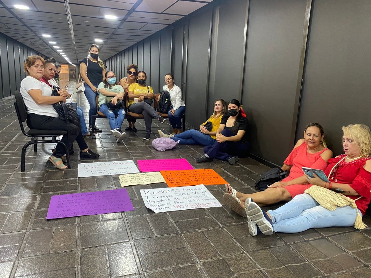 Maetras de prescolar en Palacio de Gobierno